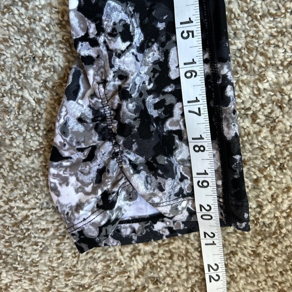 Calvin Klein Performance Black White Floral Capri Leggings Workout Large - Picture 4 of 8